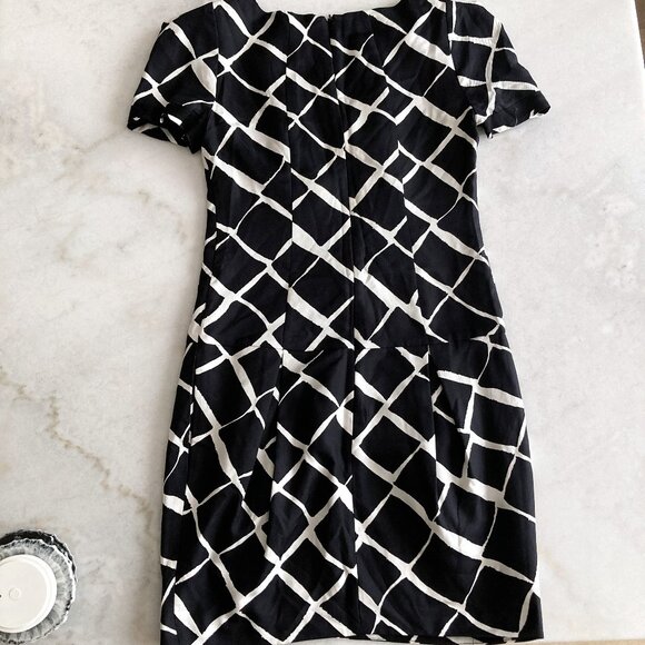 Club Monaco 100% silk black & white diamond print short sleeve dress, round neck - Picture 2 of 9